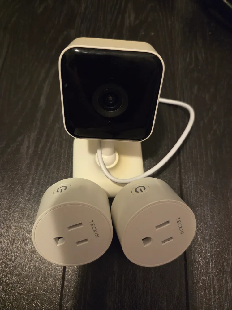Teckin Smart Plug SP10 & Camera thumbnail