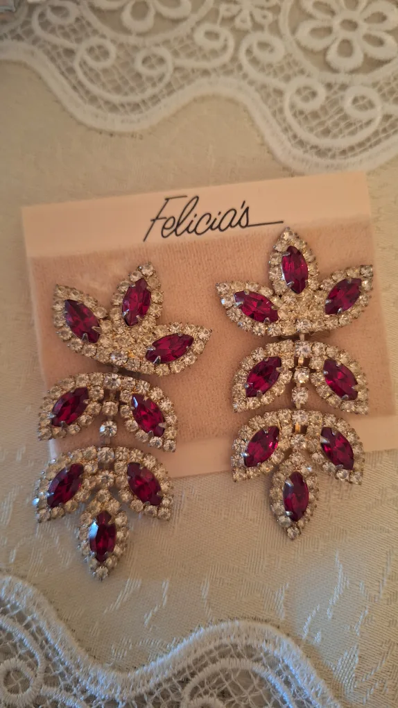 Vintage red and clear rhinestone Clip-On Earrings thumbnail