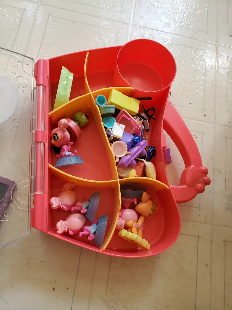 Littlest Pet Shop Lot with Carrying Case thumbnail