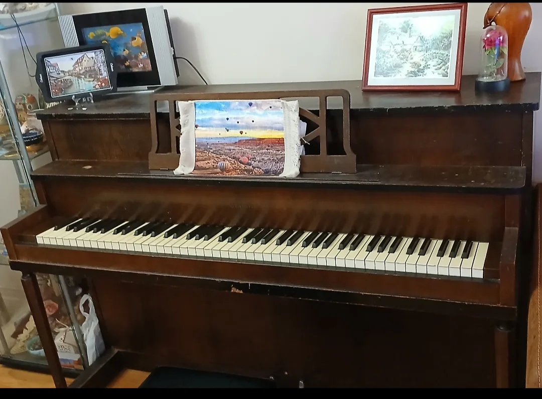 Free Piano to give away thumbnail