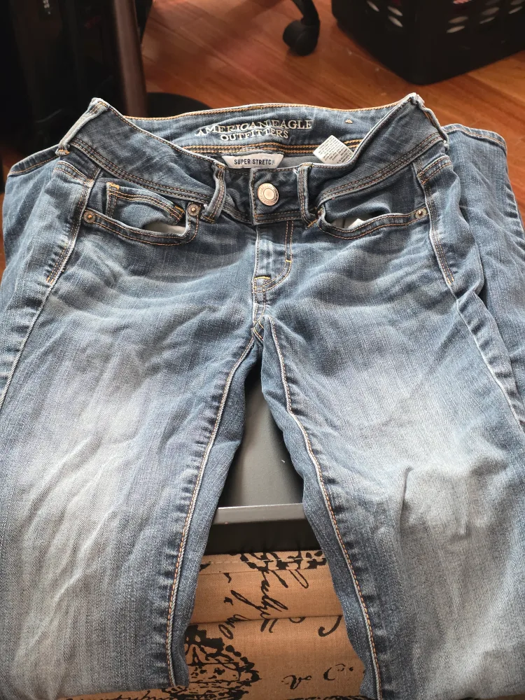 American Eagle Outfitters Kick Boot Jeans - Size 0 image indicator(4)