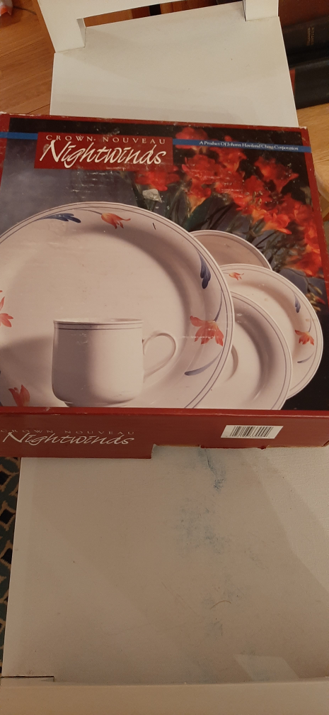 Crown Nouveau Nightwinds Dinnerware Set