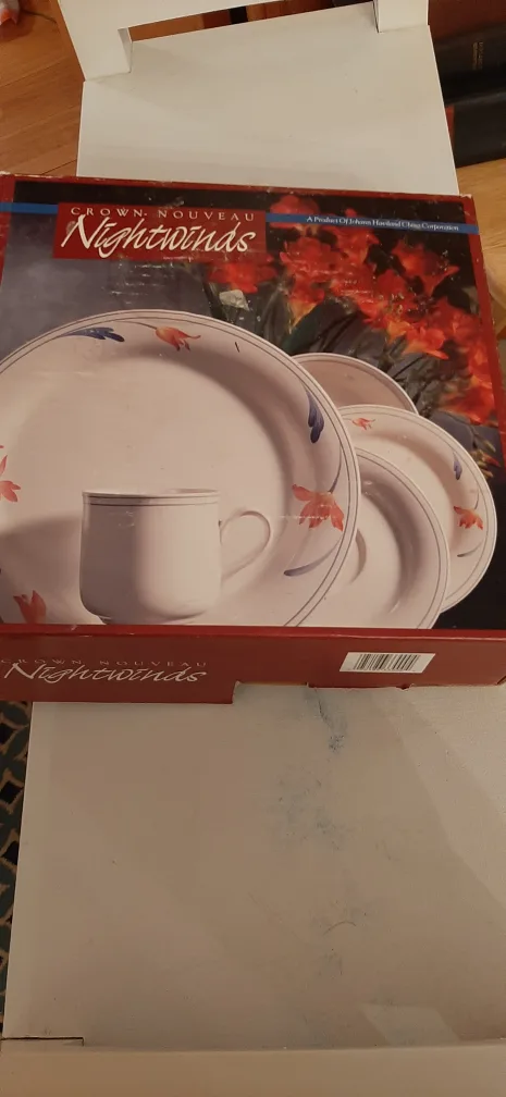 Crown Nouveau Nightwinds Dinnerware Set thumbnail