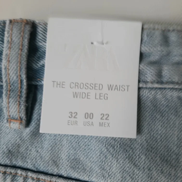 Zara Wide Leg Full Length Jeans - Size 32 image indicator(9)