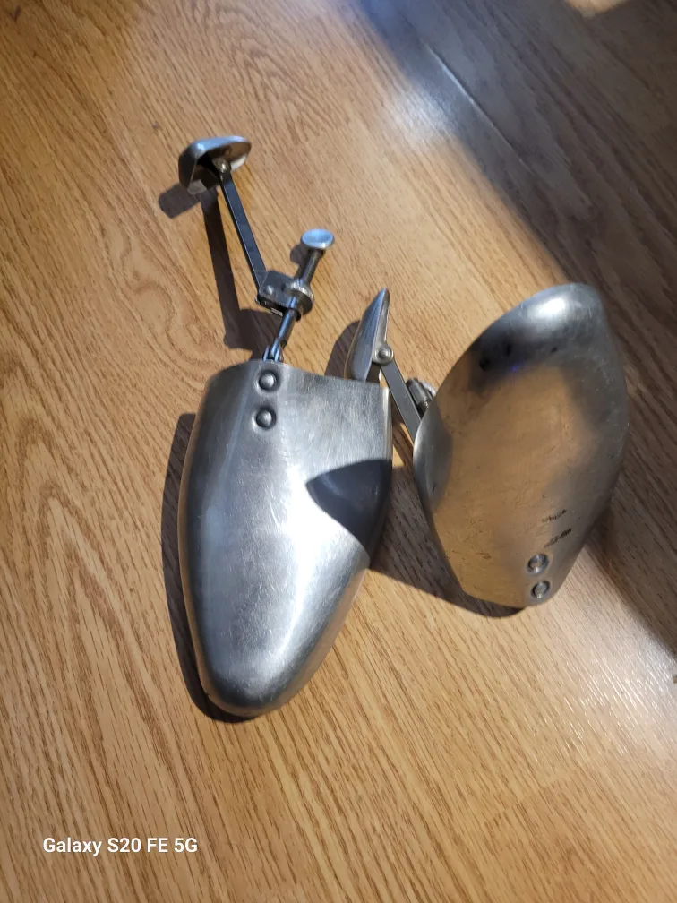 Metal Shoe Stretcher thumbnail