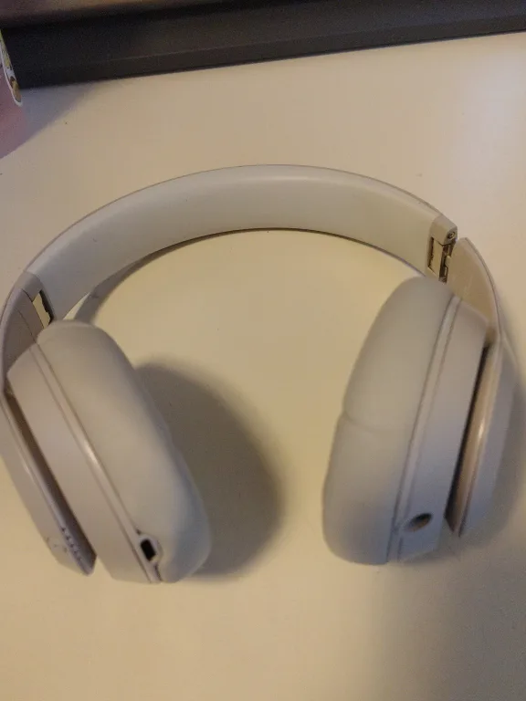 Beats Studio Pro Wireless Headphones image indicator(3)