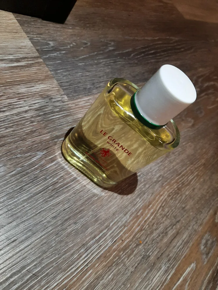 Le Grande White Édition Définitive - Racing Club Red image indicator(2)