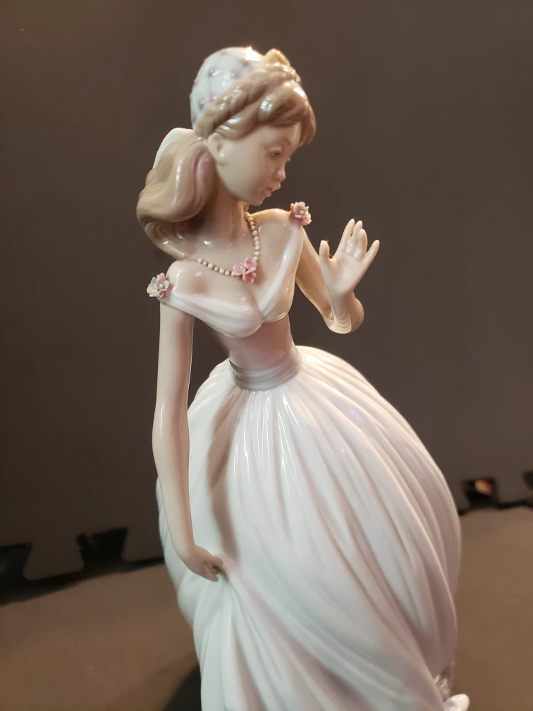 Lladró Figurine #5957, Porcelain