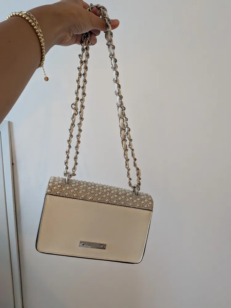 Sparkly Pearl Bag image indicator(4)