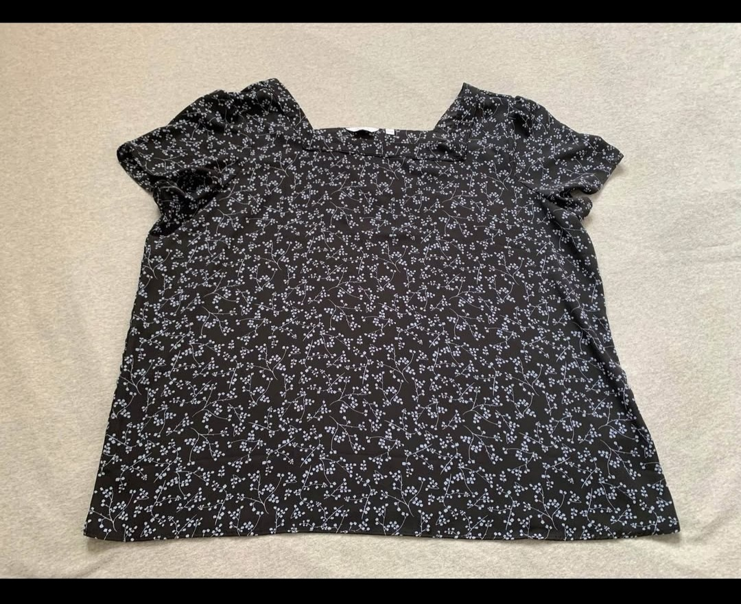 Women's Black and Light Blue Floral Blouse Size XXL