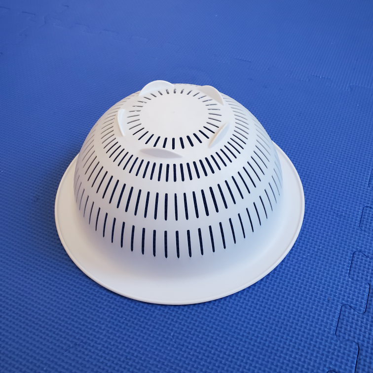 White Plastic Colander - photo 2