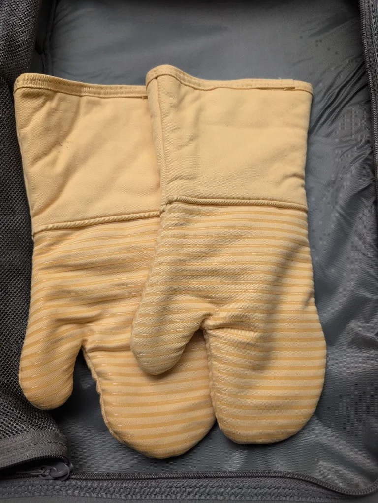 All-Clad Oven Mitts image indicator(2)