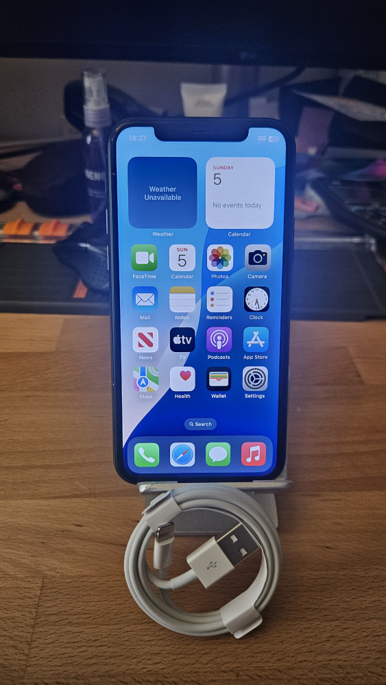 Apple iPhone 11 Pro 64 gb factory unlocked like new battery 100%