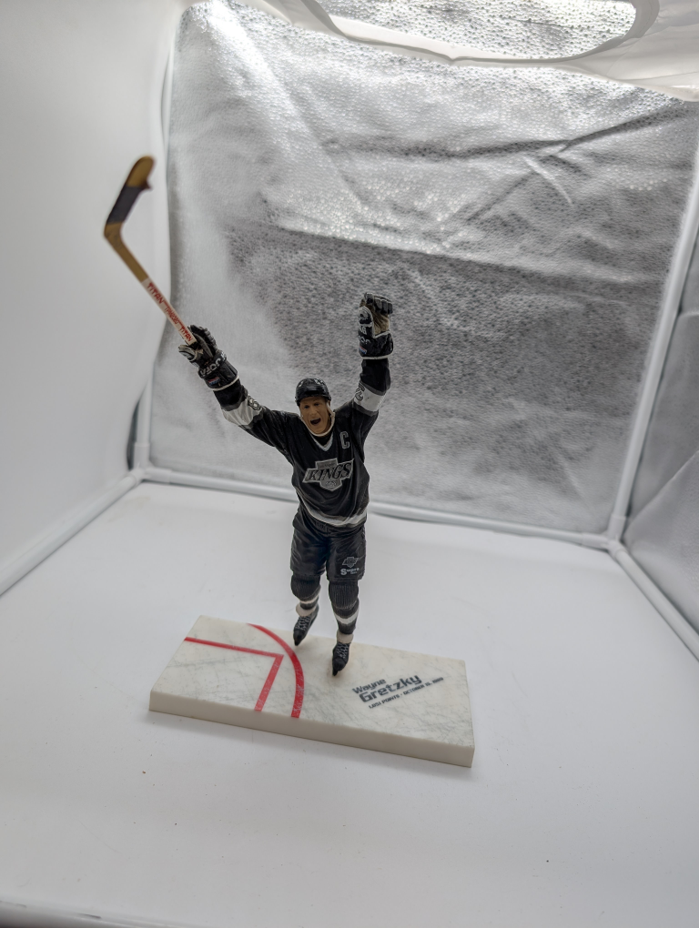 Wayne Gretzky Los Angeles Kings Figurine