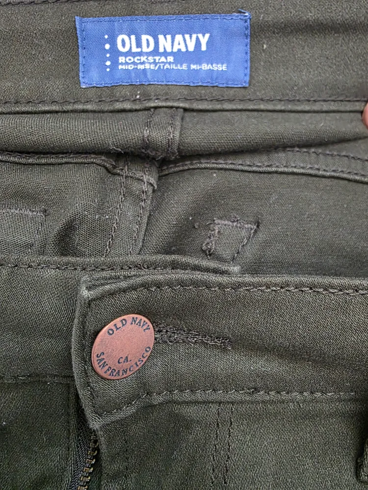 Old Navy Rockstar Mid-Rise Jeans - Size 4 image indicator(3)