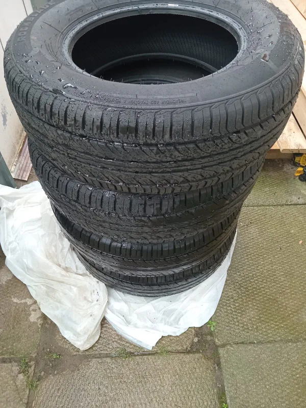 Set of 4 Tires - 235/65R16 103T image indicator(2)