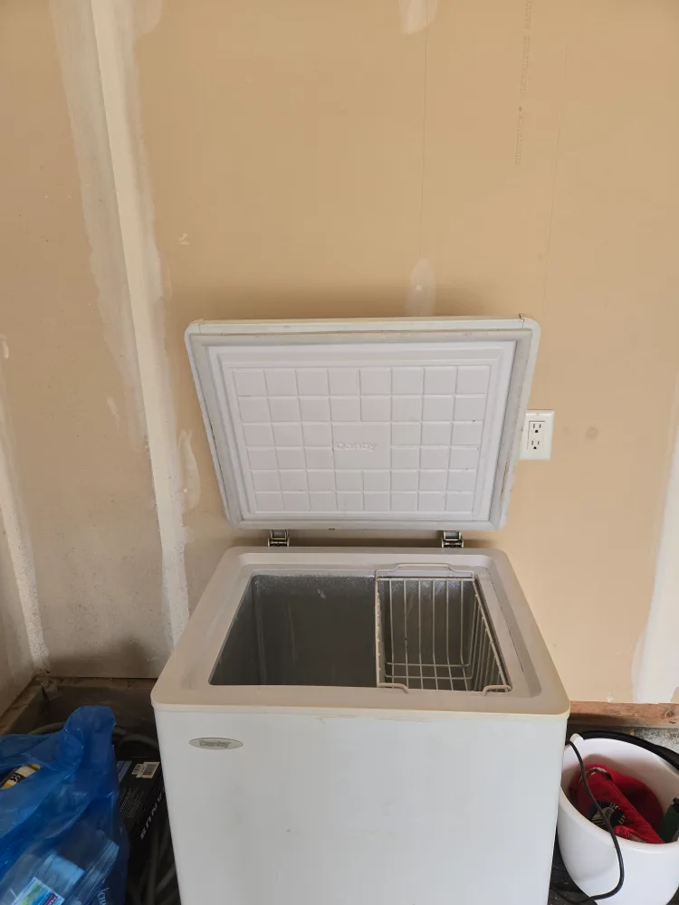 Danby Chest Freezer DCF401W 3.6 cubic feet image indicator(2)