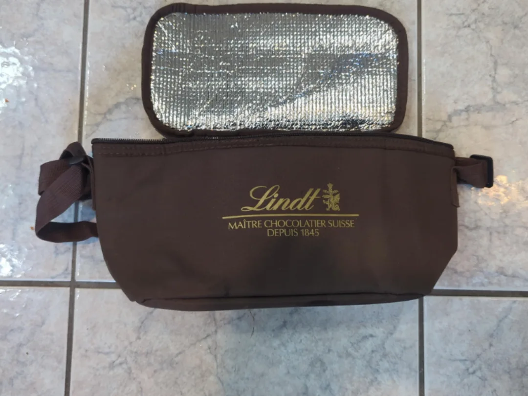 Lindt Chocolate Cooler Bag image indicator(3)