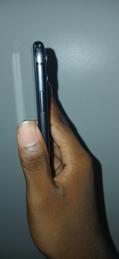 iPhone 11 - Black - photo 2