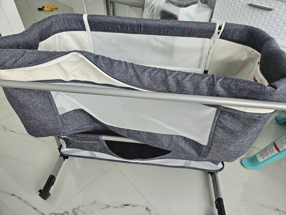 Baby Bassinet - Like New - photo 2