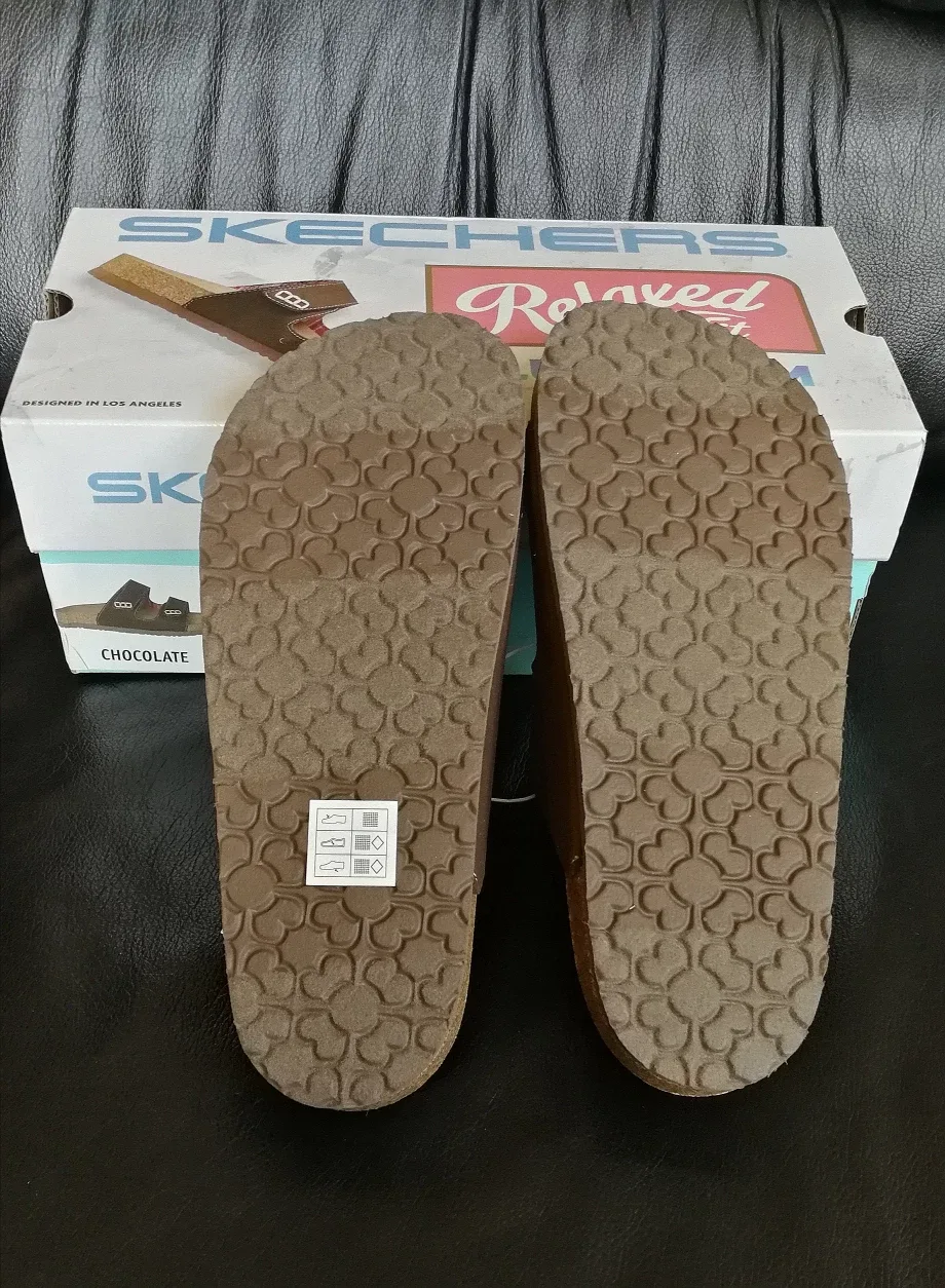 New Skechers Relaxed Fit Luxe Foam Sandals - Size 7 image indicator(3)