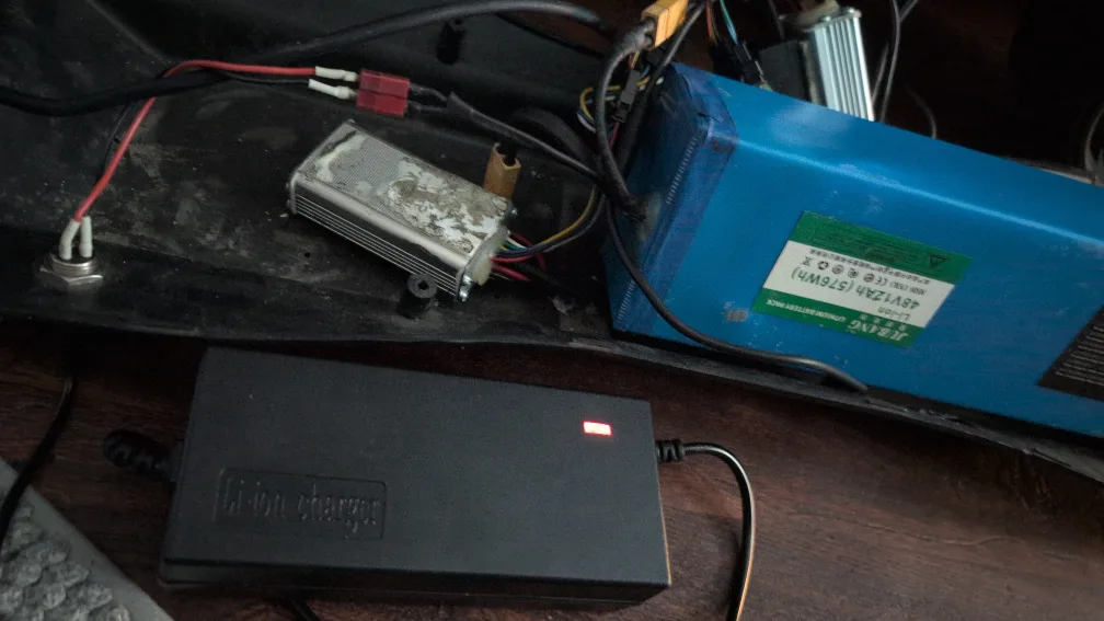 Li-ion E-Scooter 48V 12AH Battery/multi adapter charger image indicator(3)