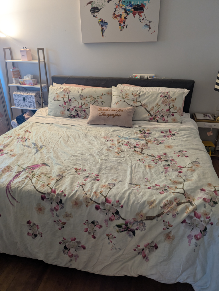 King size bed with Endy mattress and set - photo 3