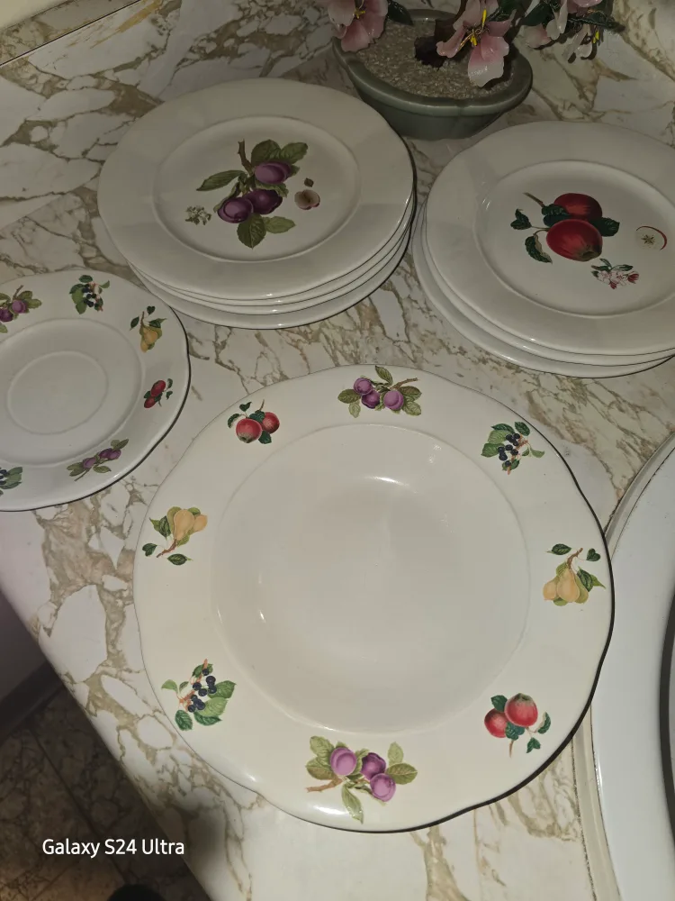 Vintage Fruit Design Dinnerware Set thumbnail