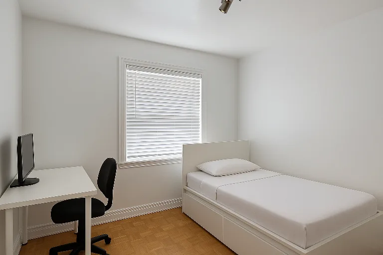 Private room + own bath (Maple/Vaughan) in 3 bedroom home image indicator(2)