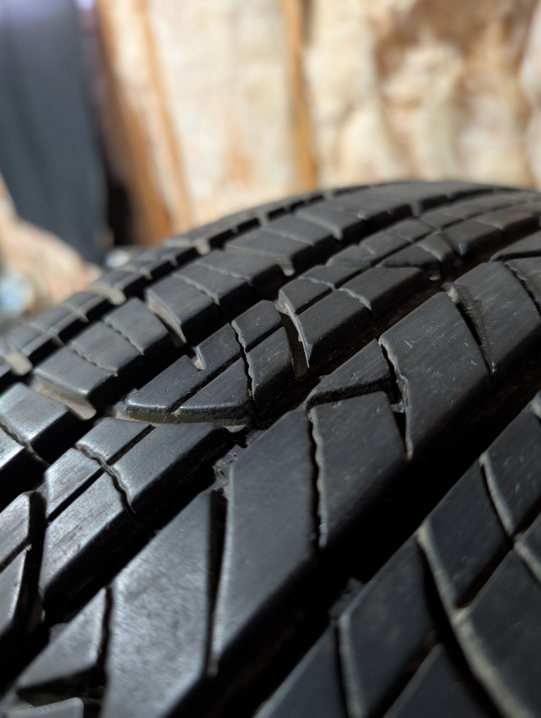 (4)-205/60R16 Motomaster SE3 All Season Tires - photo 5
