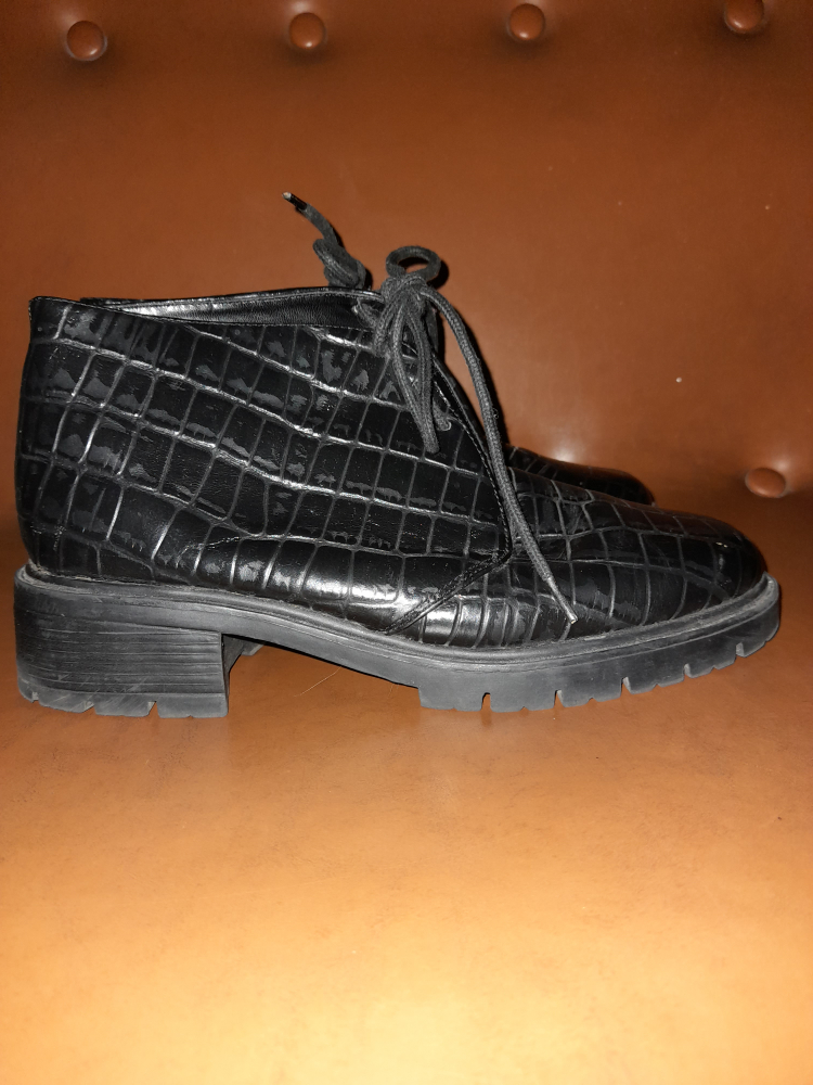 Black Ankle Boots with Crocodile Pattern - photo 4