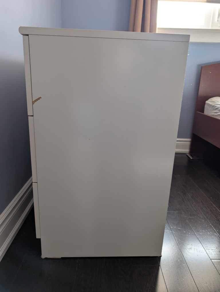 White 3-Drawer Dresser - Good Condition - photo 4
