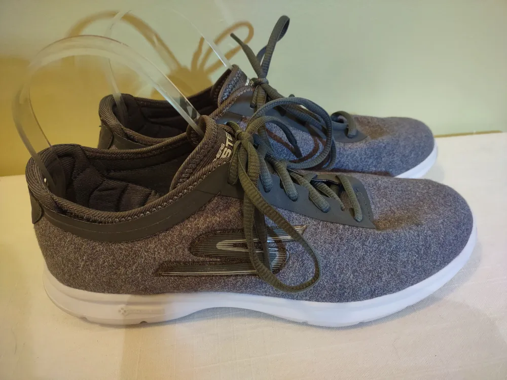 Sketchers GOGA Mat Quick Fit Women's Size 9 Grey Shoes image indicator(3)