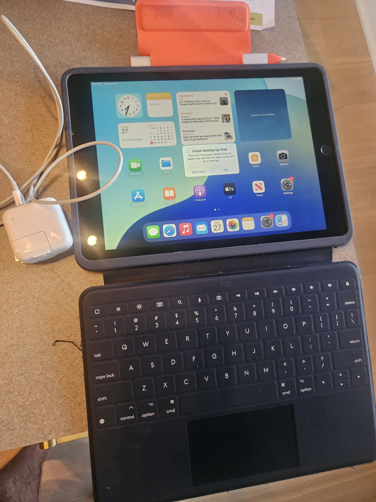 Gently used iPad 9th gen 256gb still under warranty with case