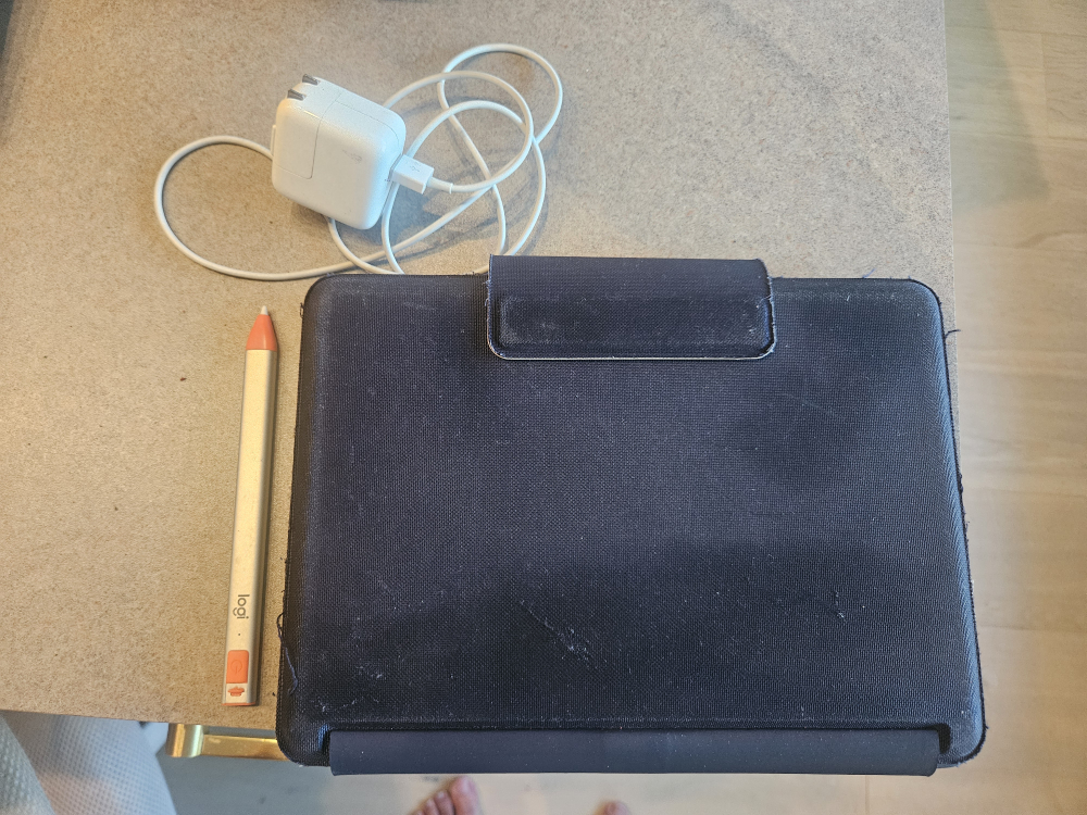 Gently used iPad 9th gen 256gb still under warranty with case - photo 2