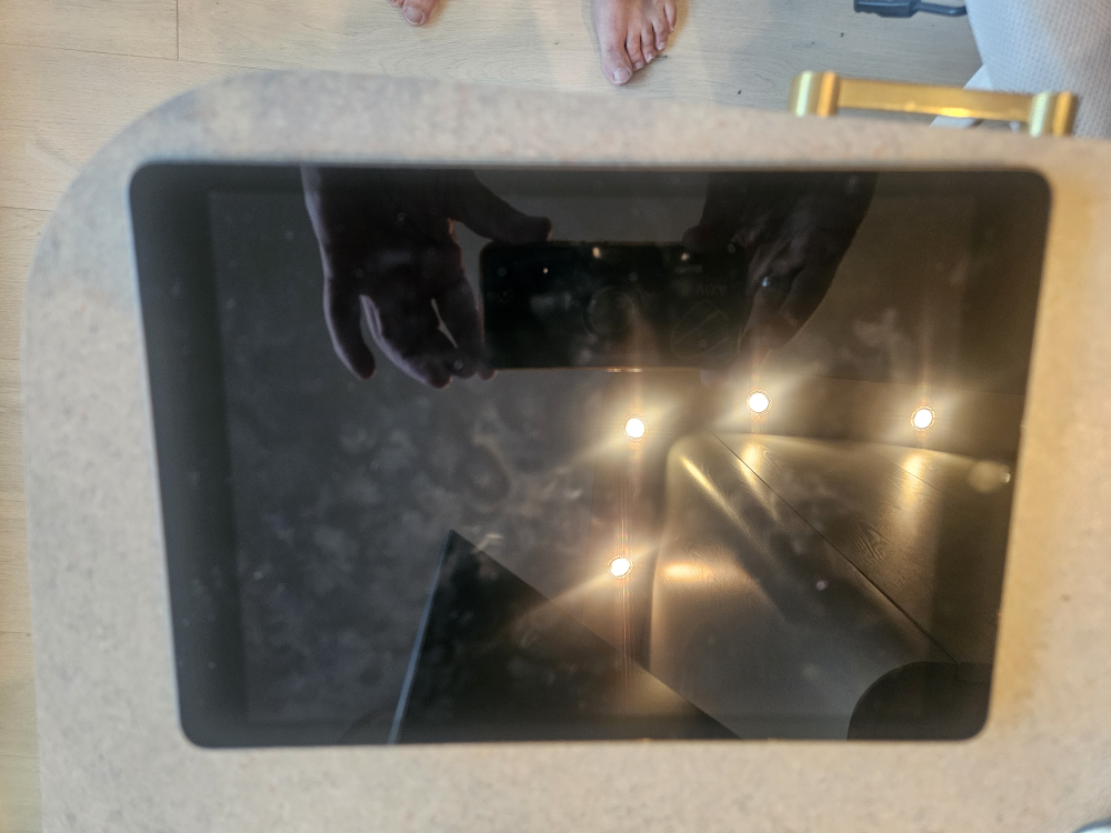 Gently used iPad 9th gen 256gb still under warranty with case - photo 3