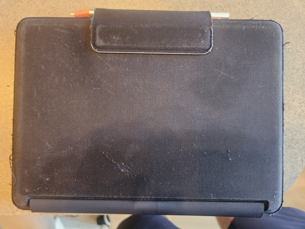 Gently used iPad 9th gen 256gb still under warranty with case - photo 4