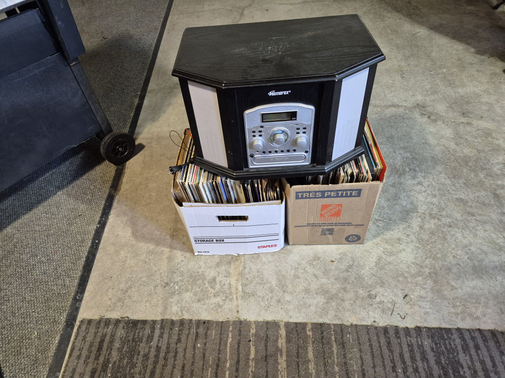 BBQ and records and record player - photo 3