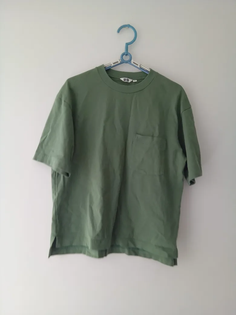 Uniqlo U Olive Green T-Shirt - Size XS thumbnail