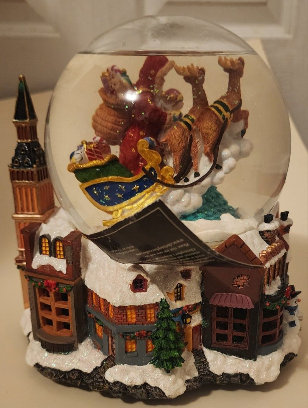 Santa's Sleigh Snow Globe - photo 2