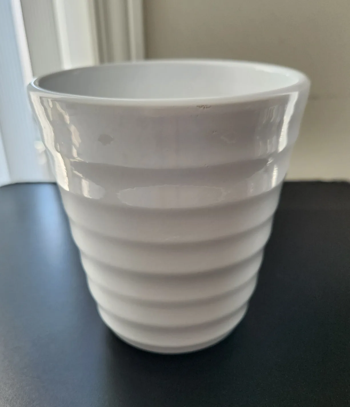 White Ceramic Ribbed Vase image indicator(2)