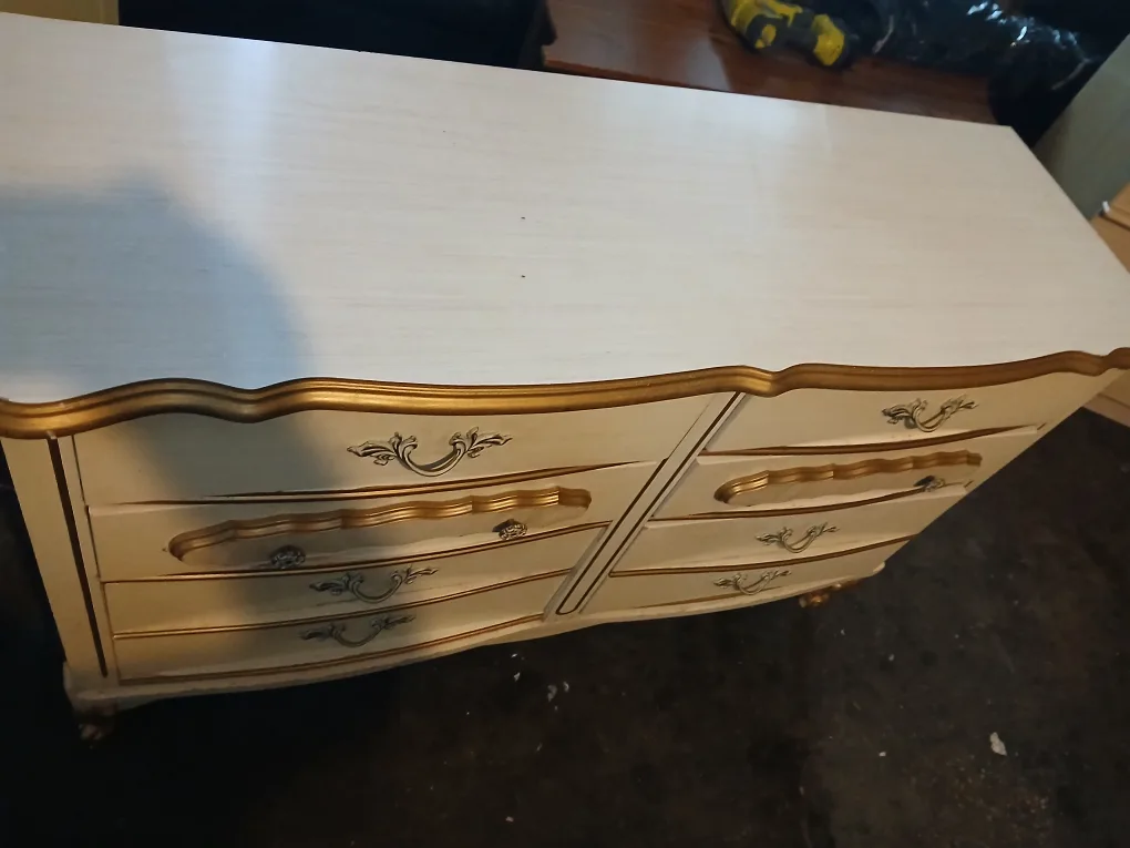 dresser exelent thumbnail