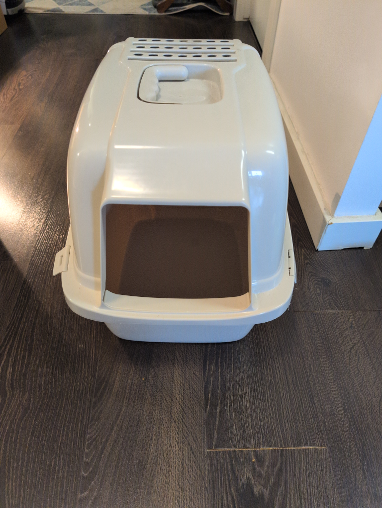 Van Ness Enclosed Cat Pan