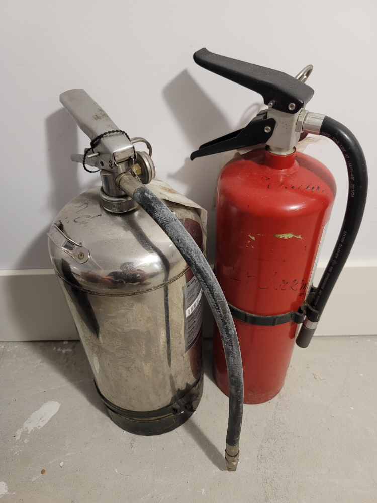 fire extinguisher  (oil, dry )