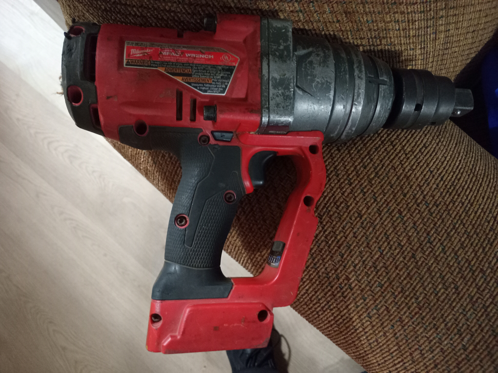 Milwaukee fuel brushless 1 " square impact wrench