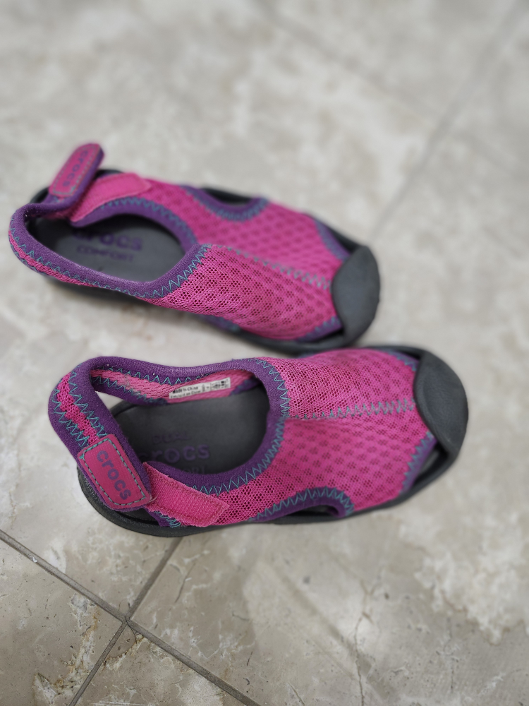 Ugg boots and water shoes for toddlers - photo 4