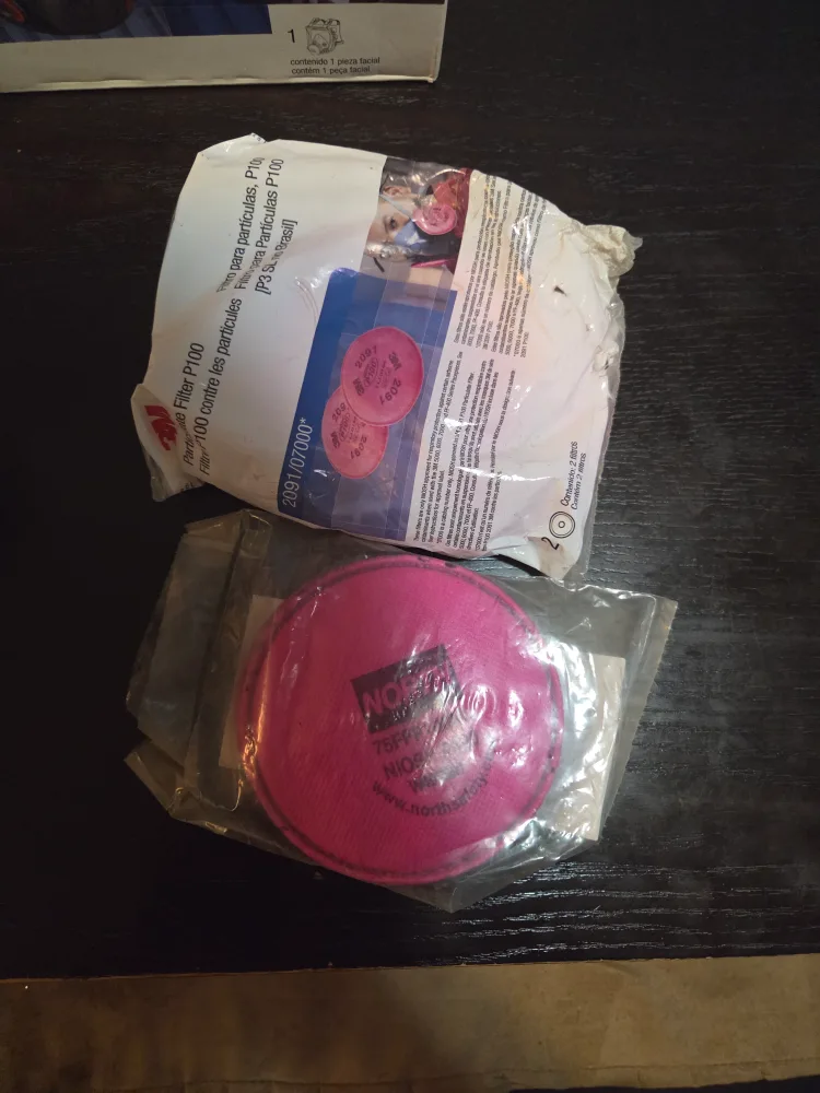 3M 6900 Full Facepiece Respirator, Large, New in Box image indicator(4)