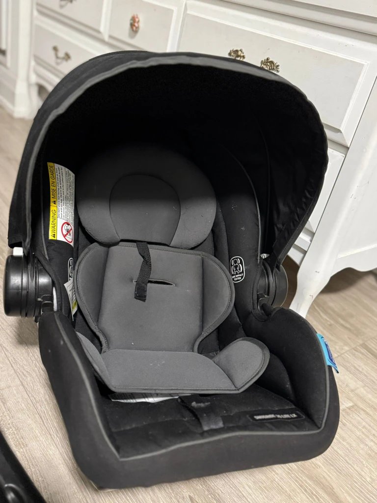 Graco SnugRide 35 Lite LX Infant Car Seat - Black - photo 4
