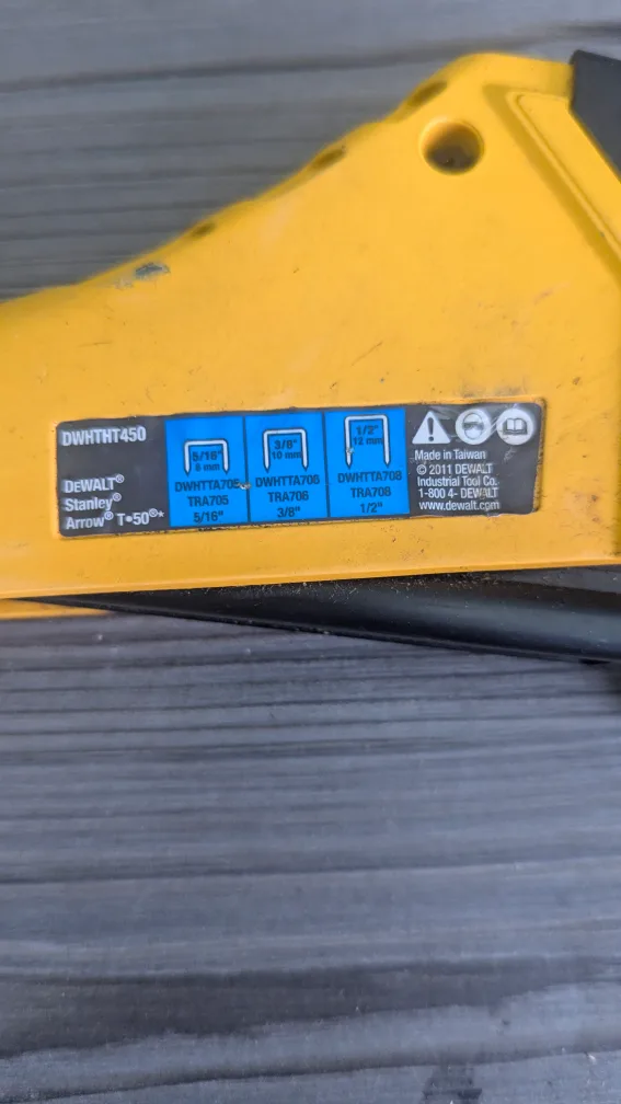 DeWalt DWHTHT450 Heavy Duty Hammer Tacker image indicator(3)