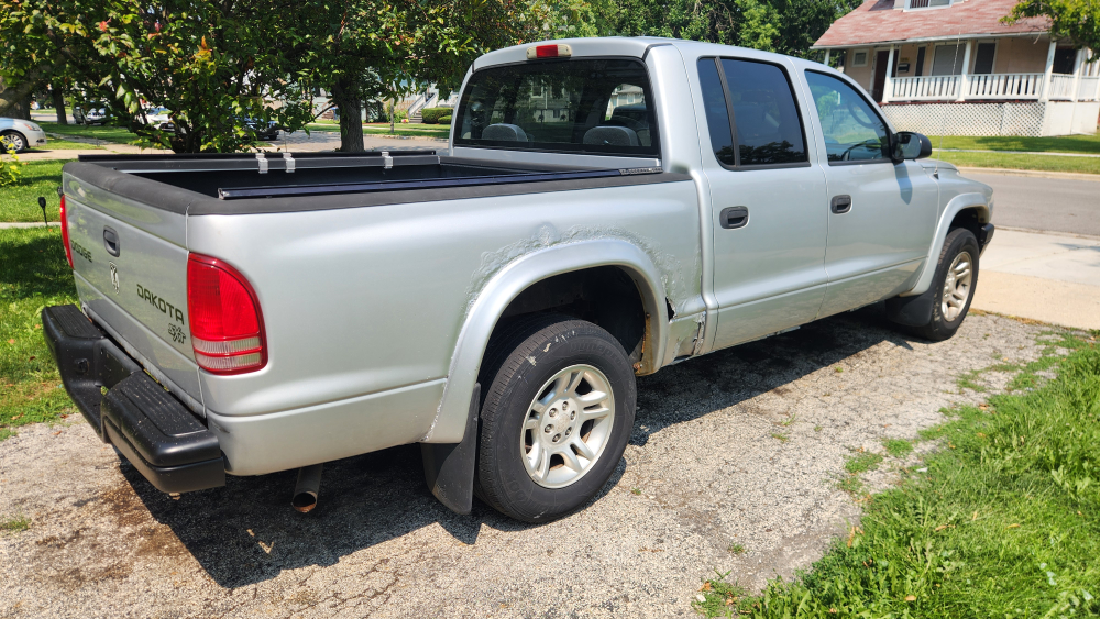 Dodge Dakota SLT 4x2 Truck - photo 3